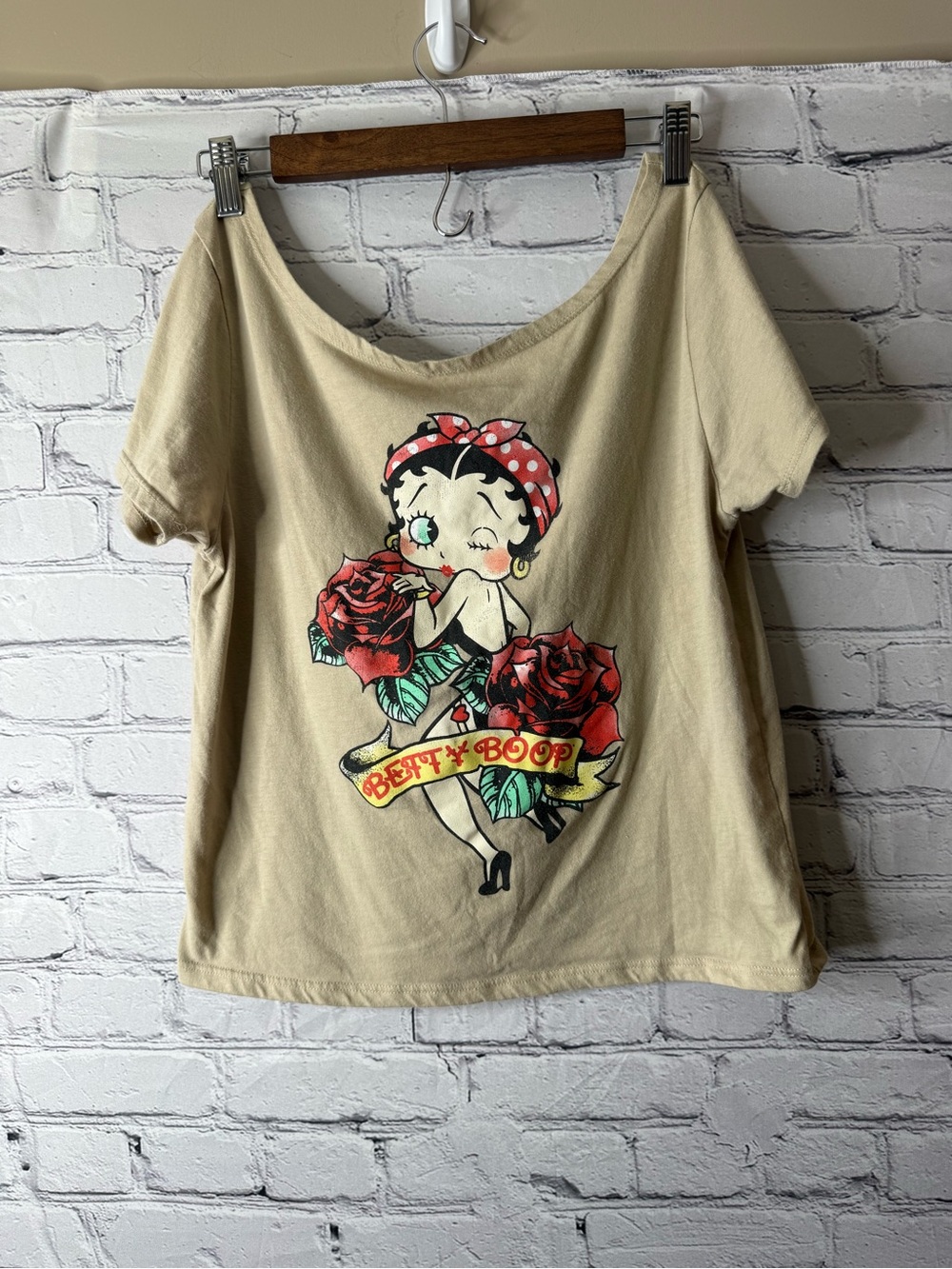 Fleischer studios Betty Boop Graphic Tee with Roses - Beige large